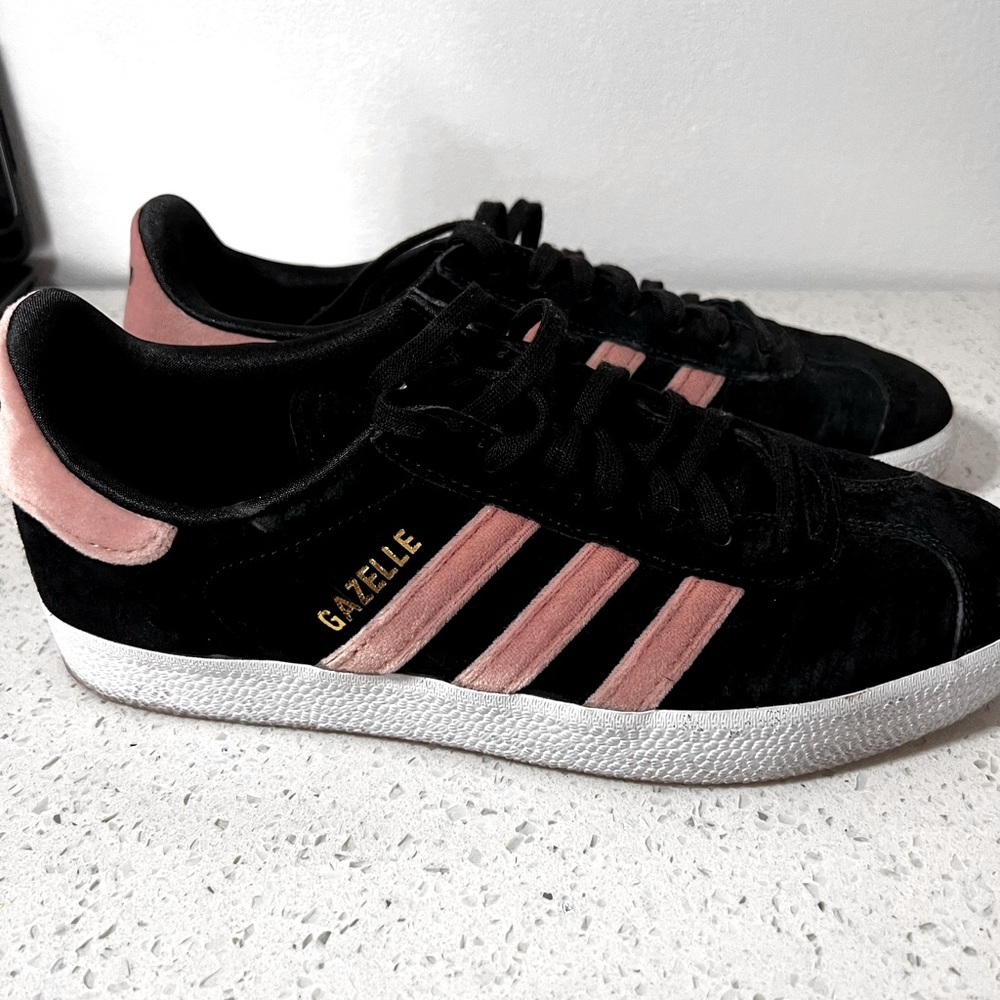 Like new Adidas velvet shoes